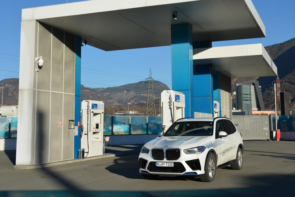 Langstreckentests führen den BMW iX5 Hydrogen von München nach Südtirol